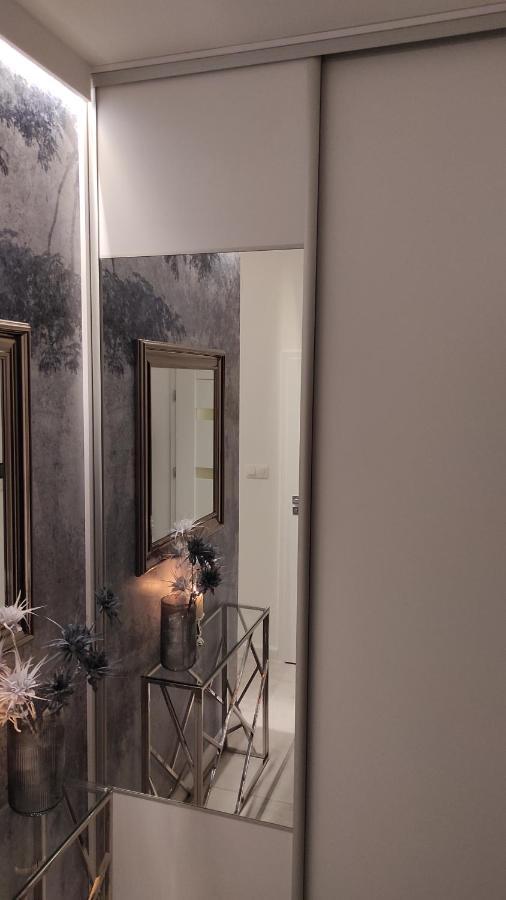 オルシュティンSielska Apartament Zurawi Nad Jeziorem Ukielアパートメント エクステリア 写真