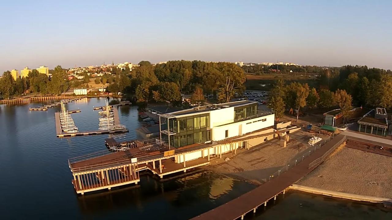 オルシュティンSielska Apartament Zurawi Nad Jeziorem Ukielアパートメント エクステリア 写真